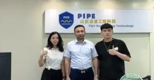 UAE customer discussing a highway guardrail project with the China Guardrail team