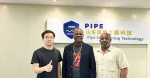 UAE customer discussing a highway guardrail project with the China Guardrail team