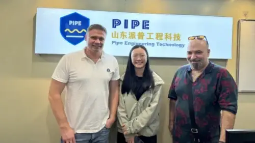 Uzbek customer discussing a highway guardrail project with the China Guardrail team